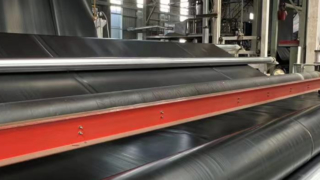 بطانة غشاء أرضي أسود من البولي إيثيلين عالي الكثافة