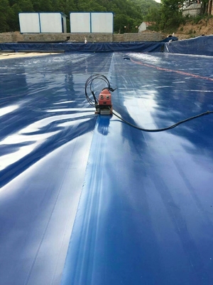 حوض السباحة HDPE غشاء أرضي بطانة 1.5 مم لطمر النفايات الأزرق