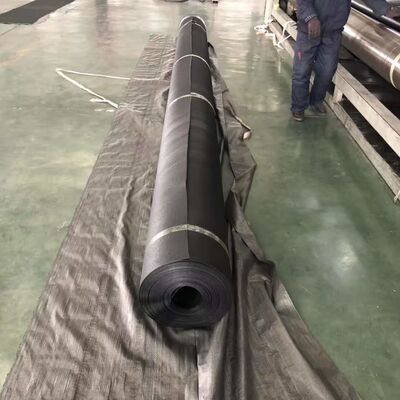 غشاء جيوممبرين HDPE بقوة شد ≥ 15 ميجا باسكال، عرض من 1 إلى 12 مترًا، مؤشر أكسجين ≥ 30%، غشاء متين مقاوم للماء