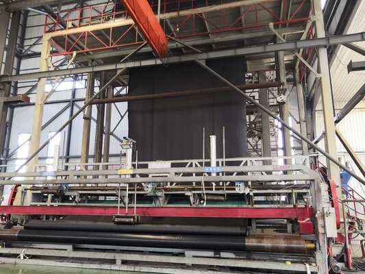 غشاء جيوممبرين HDPE بقوة شد ≥ 15 ميجا باسكال، عرض من 1 إلى 12 مترًا، مؤشر أكسجين ≥ 30%، غشاء متين مقاوم للماء