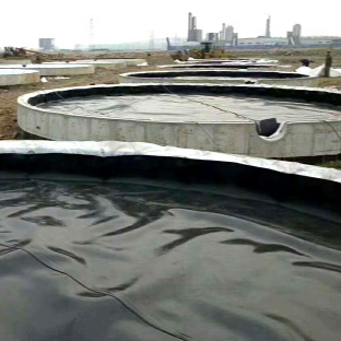 بطانة غشاء أرضي HDPE مقاومة للثقب لحاجز متين مانع للتسرب في التطبيقات الزراعية والصناعية