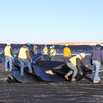 بطانة غشاء أرضي HDPE مقاومة للثقب لحاجز متين مانع للتسرب في التطبيقات الزراعية والصناعية