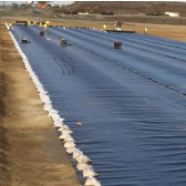 بطانة غشاء أرضي HDPE مقاومة للثقب لحاجز متين مانع للتسرب في التطبيقات الزراعية والصناعية
