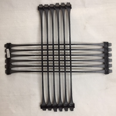 PP HDPE Plastic جيوجريد Mesh أحادي المحور شبكة جيوجريد العالمية لتثبيت التربة