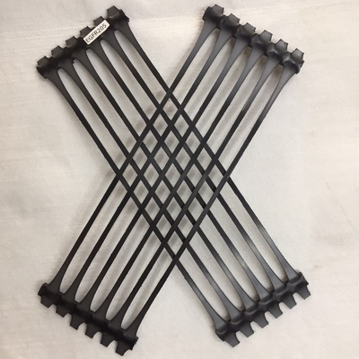 PP HDPE Plastic جيوجريد Mesh أحادي المحور شبكة جيوجريد العالمية لتثبيت التربة
