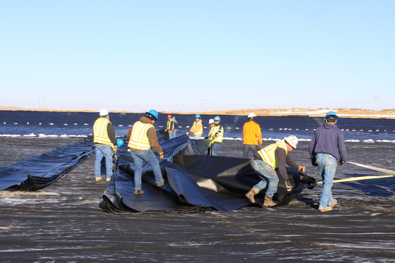 غشاء أرضي HDPE مقاوم للماء تحت الأرض لطمر النفايات 4 مم