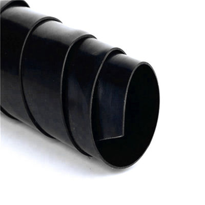 محتوى الكربون الأسود 2.0-3.0 في المئة HDPE Geomembrane Liner سمك 0.1-3.0mm مقاومة الثقب 20N مناسب للتطبيقات الصناعية